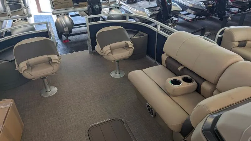 Slide: The Image of Sun Tracker Fishin' Barge 22 XP3 2024 - 75