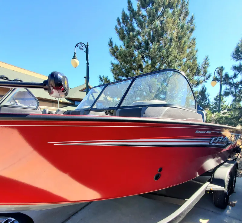 The Image of 2024 Tracker Targa V-19 WT red boat on trailer, side view. - 0