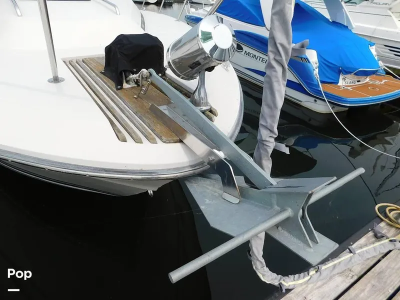 Slide: The Image of 1986 Sea Ray 390 Express for sale in Eastlake, OH - 15