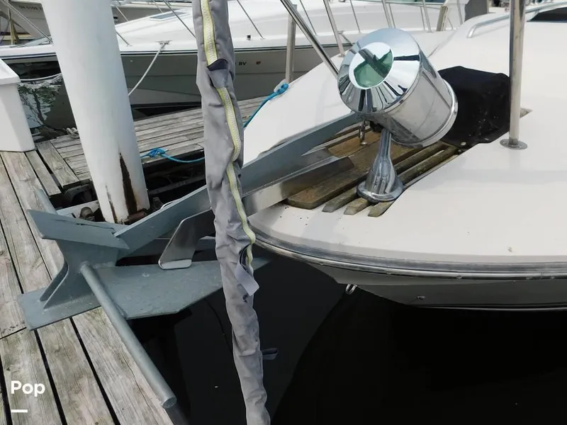 Slide: The Image of 1986 Sea Ray 390 Express for sale in Eastlake, OH - 16