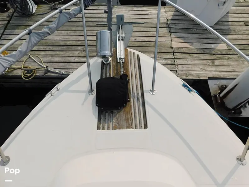 Slide: The Image of 1986 Sea Ray 390 Express for sale in Eastlake, OH - 32