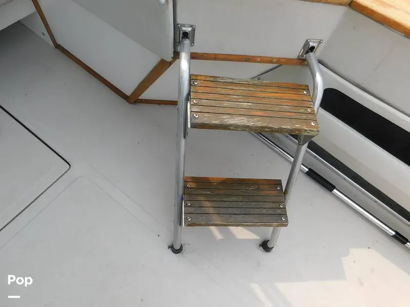 Slide: The Image of 1986 Sea Ray 390 Express for sale in Eastlake, OH - 40