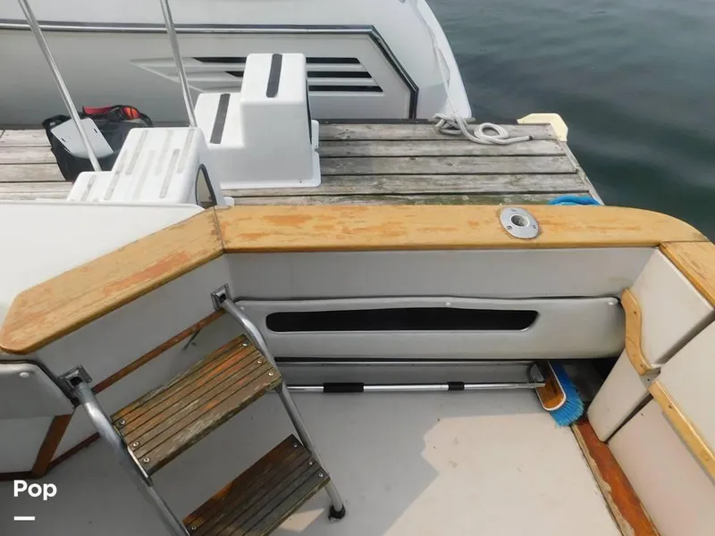 Slide: The Image of 1986 Sea Ray 390 Express for sale in Eastlake, OH - 41