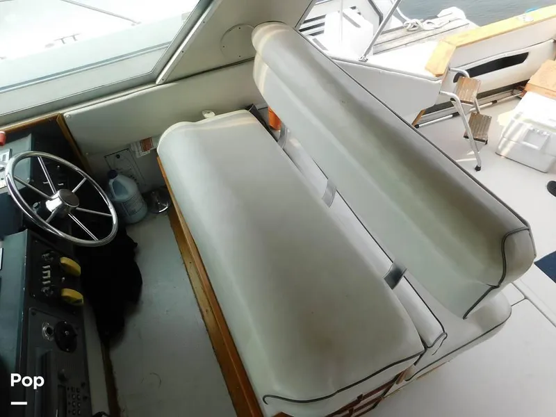 Slide: The Image of 1986 Sea Ray 390 Express for sale in Eastlake, OH - 56