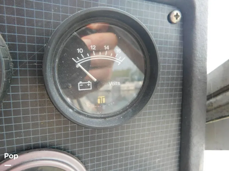 Slide: The Image of 1986 Sea Ray 390 Express for sale in Eastlake, OH - 61