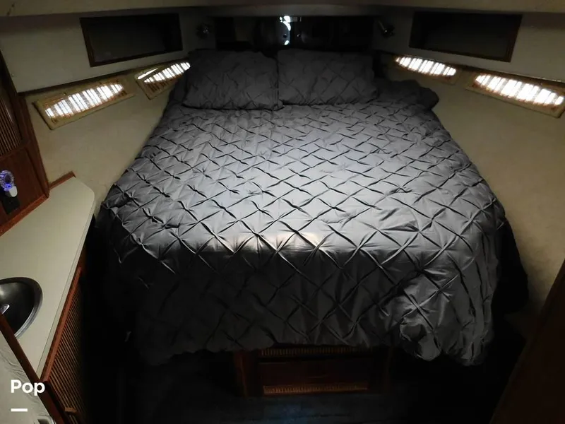 Slide: The Image of 1986 Sea Ray 390 Express for sale in Eastlake, OH - 7