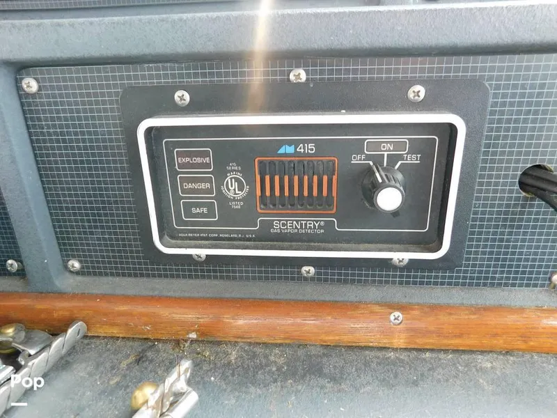 Slide: The Image of 1986 Sea Ray 390 Express for sale in Eastlake, OH - 76