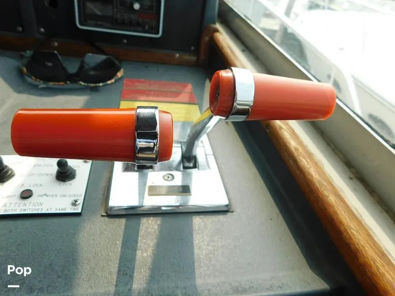 Slide: The Image of 1986 Sea Ray 390 Express for sale in Eastlake, OH - 77