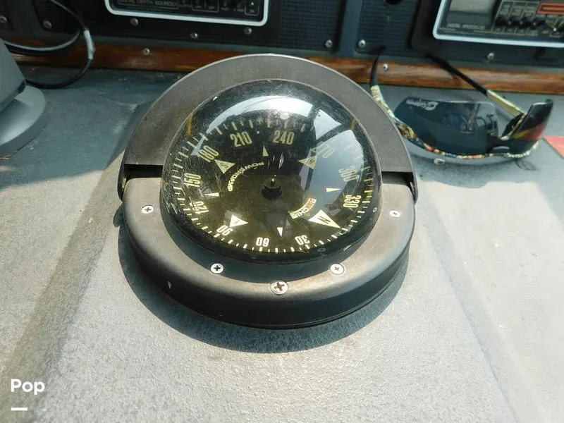 Slide: The Image of 1986 Sea Ray 390 Express for sale in Eastlake, OH - 79