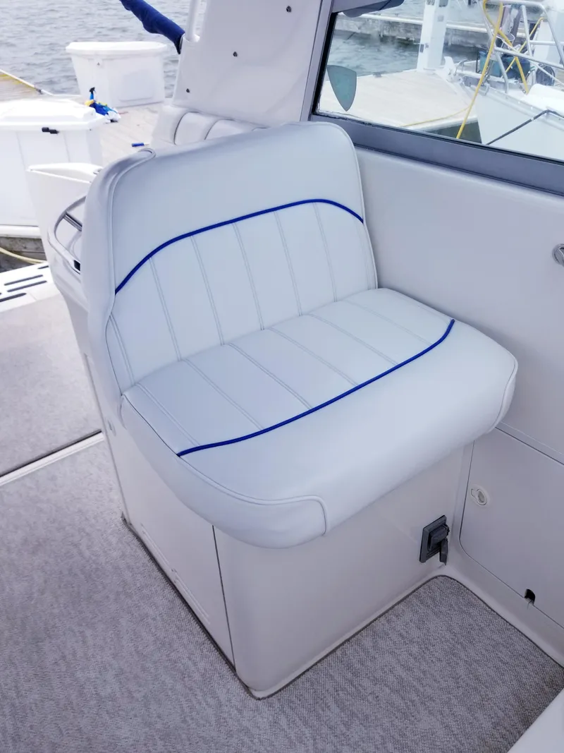 Slide: The Image of White captain's chair on a 1996 Sea Ray 330 Sundancer boat. - 22