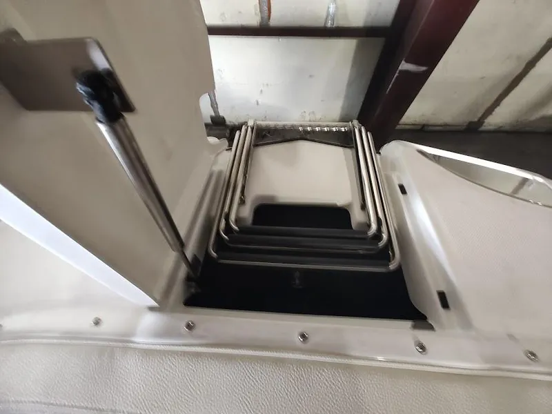 Slide: The Image of 2022 Cobalt 23SC boat with folded boarding ladder. - 18