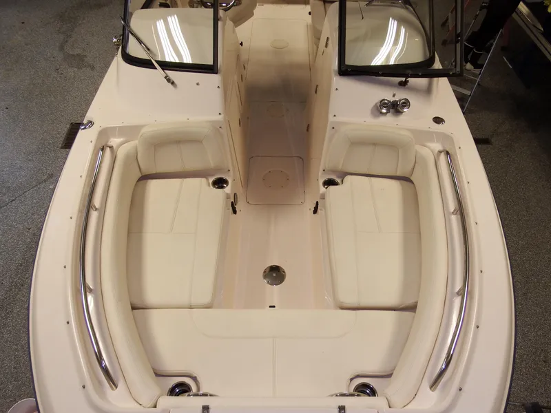 Slide: The Image of Grady-White Freedom 225 2016 - 62