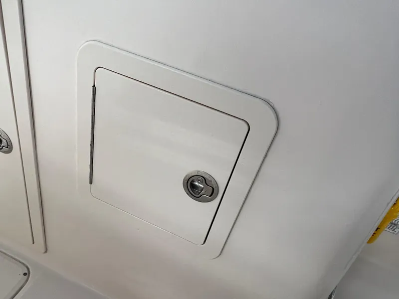 Slide: The Image of Hatch door on a 2016 Grady-White Freedom 225 boat. - 7