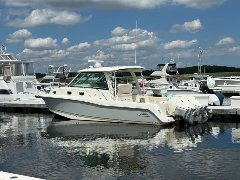 Slide: The Image of Boston Whaler 345 CONQUEST 2022 - 1