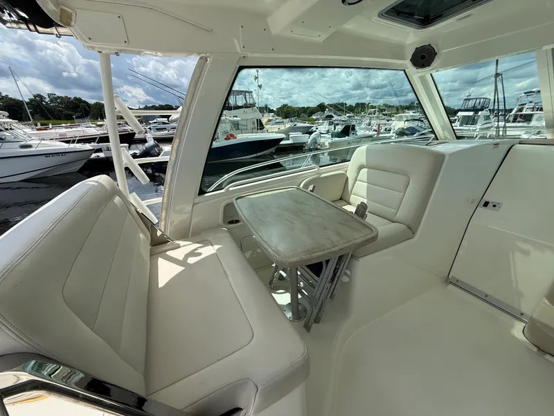Slide: The Image of Boston Whaler 345 CONQUEST 2022 - 12