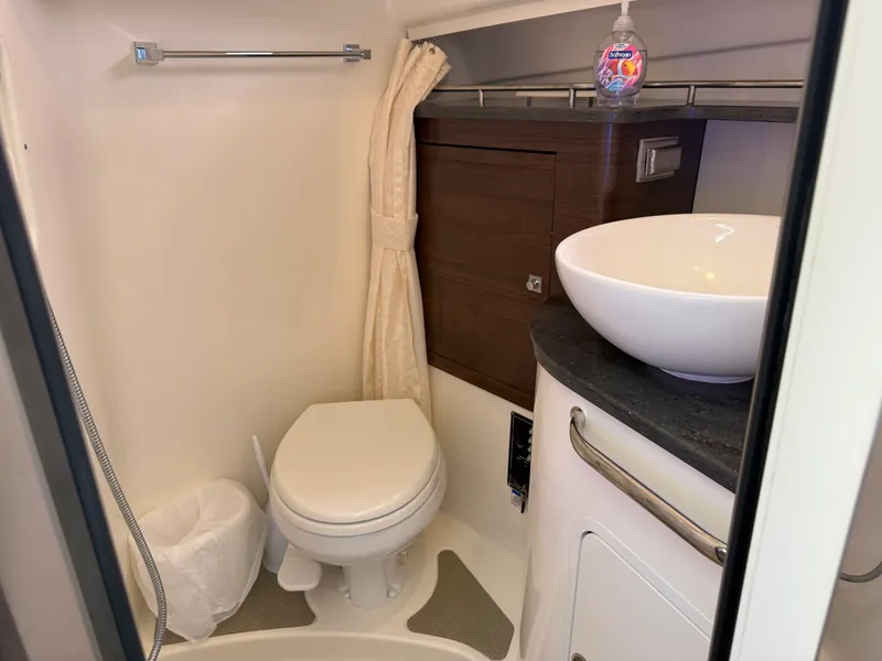 Slide: The Image of Boston Whaler 345 CONQUEST 2022 - 24
