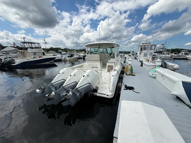 Slide: The Image of Boston Whaler 345 CONQUEST 2022 - 4