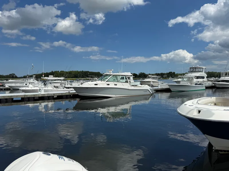 Slide: The Image of Boston Whaler 345 CONQUEST 2022 - 2