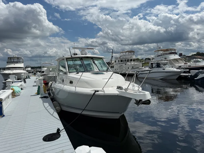 Slide: The Image of Boston Whaler 345 CONQUEST 2022 - 3