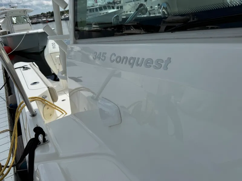 Slide: The Image of Boston Whaler 345 CONQUEST 2022 - 5