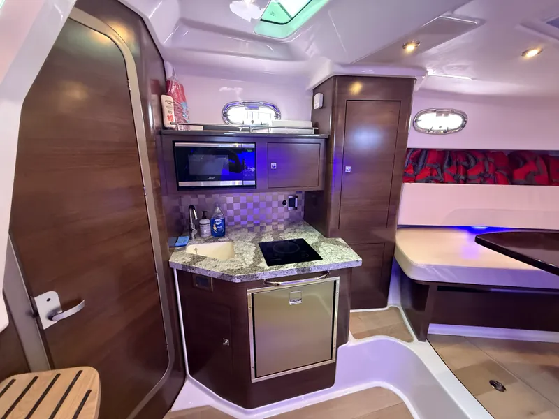 Slide: The Image of Boston Whaler 345 CONQUEST 2022 - 21