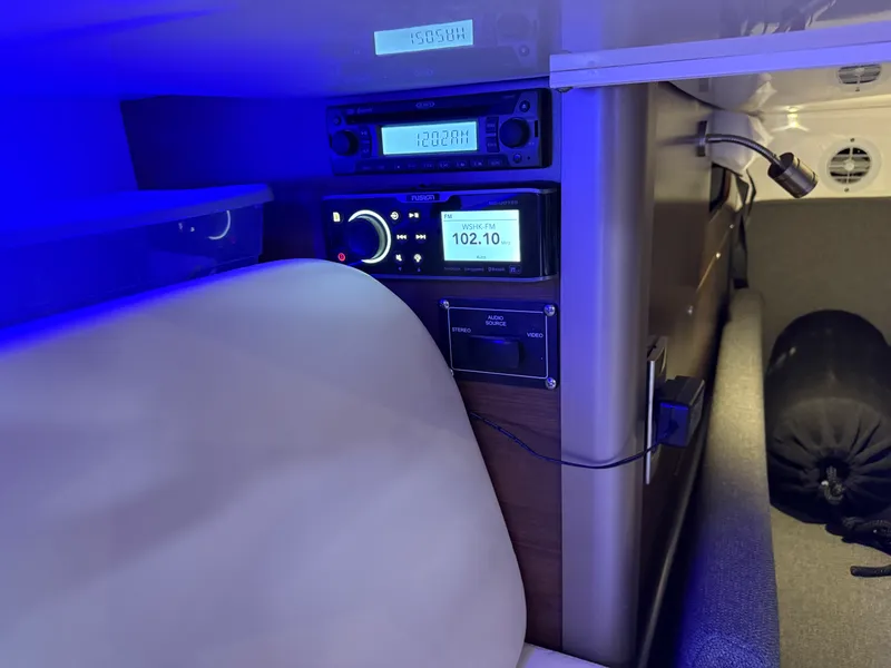 Slide: The Image of Boston Whaler 345 CONQUEST 2022 - 27