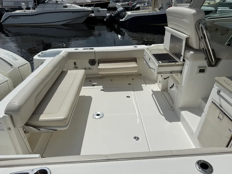 Slide: The Image of Boston Whaler 345 CONQUEST 2022 - 7