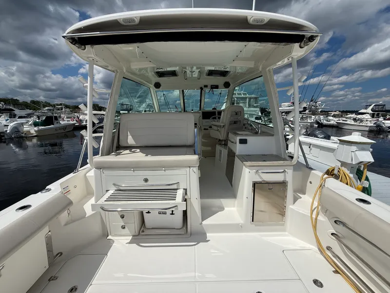 Slide: The Image of Boston Whaler 345 CONQUEST 2022 - 9