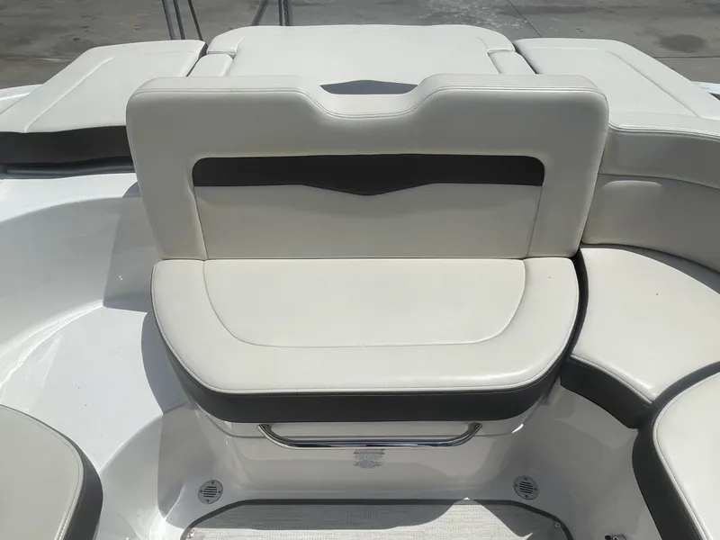 Slide: The Image of Chaparral 246 SSi 2019 - 7