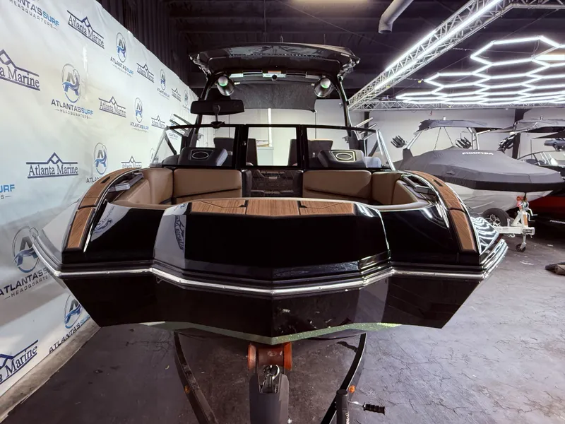 Slide: The Image of 2023 Supra SA 400 boat in showroom with modern lighting. - 10