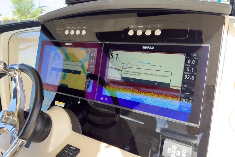 Slide: The Image of Boston Whaler 350 REALM 2025 - 30