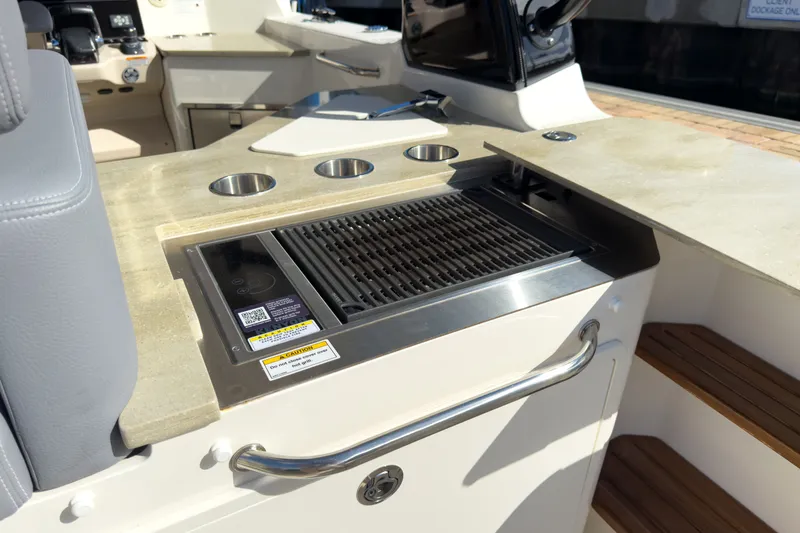 Slide: The Image of Boston Whaler 350 REALM 2025 - 24