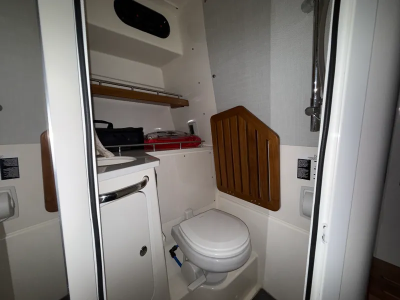 Slide: The Image of Boston Whaler 350 REALM 2025 - 43