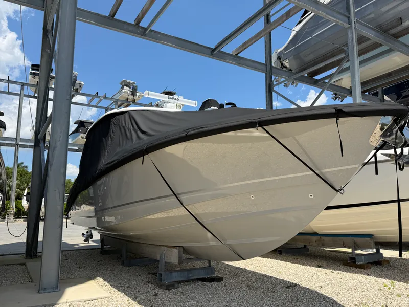 The Image of Boston Whaler 350 REALM 2025 - undefined