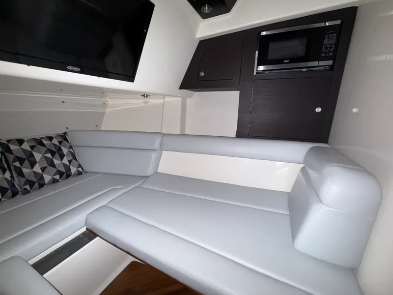 Slide: The Image of Boston Whaler 350 REALM 2025 - 44