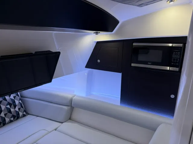 Slide: The Image of Boston Whaler 350 REALM 2025 - 39