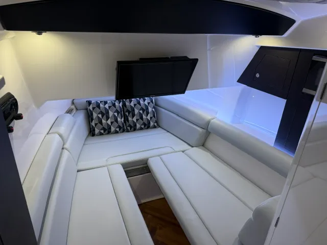 Slide: The Image of Boston Whaler 350 REALM 2025 - 40