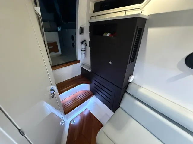 Slide: The Image of Boston Whaler 350 REALM 2025 - 37