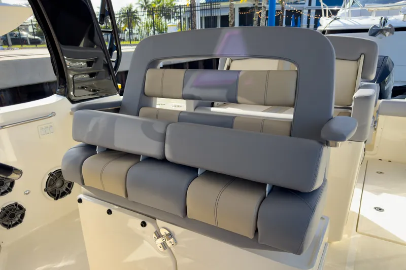 Slide: The Image of Boston Whaler 350 REALM 2025 - 29