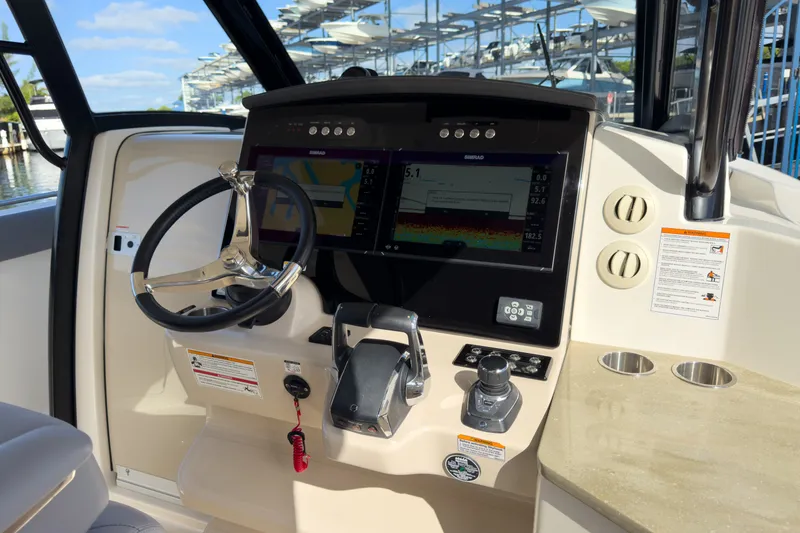 Slide: The Image of Boston Whaler 350 REALM 2025 - 32