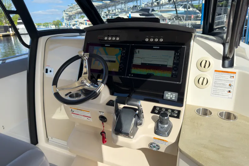 Slide: The Image of Boston Whaler 350 REALM 2025 - 28