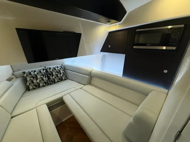 Slide: The Image of Boston Whaler 350 REALM 2025 - 36