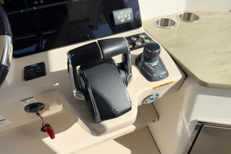 Slide: The Image of Boston Whaler 350 REALM 2025 - 31