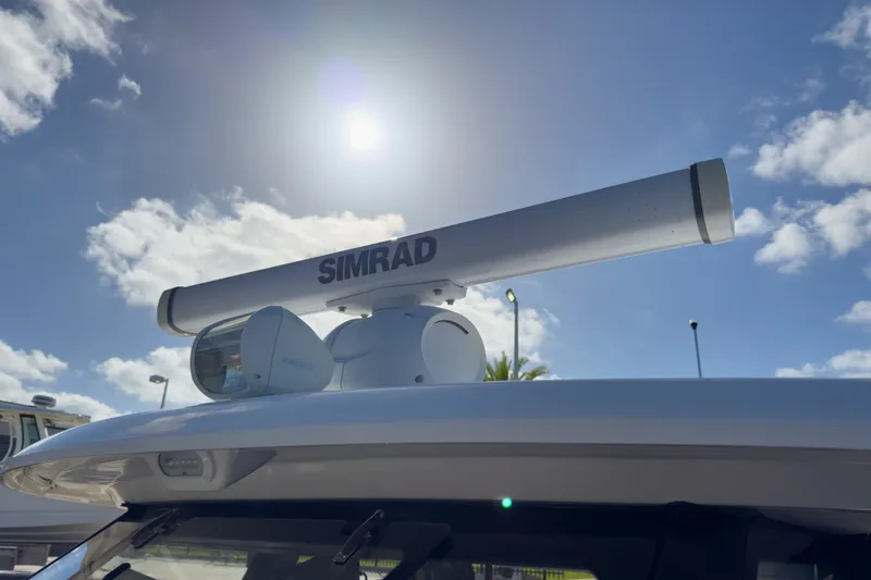 Slide: The Image of Boston Whaler 350 REALM 2025 - 41