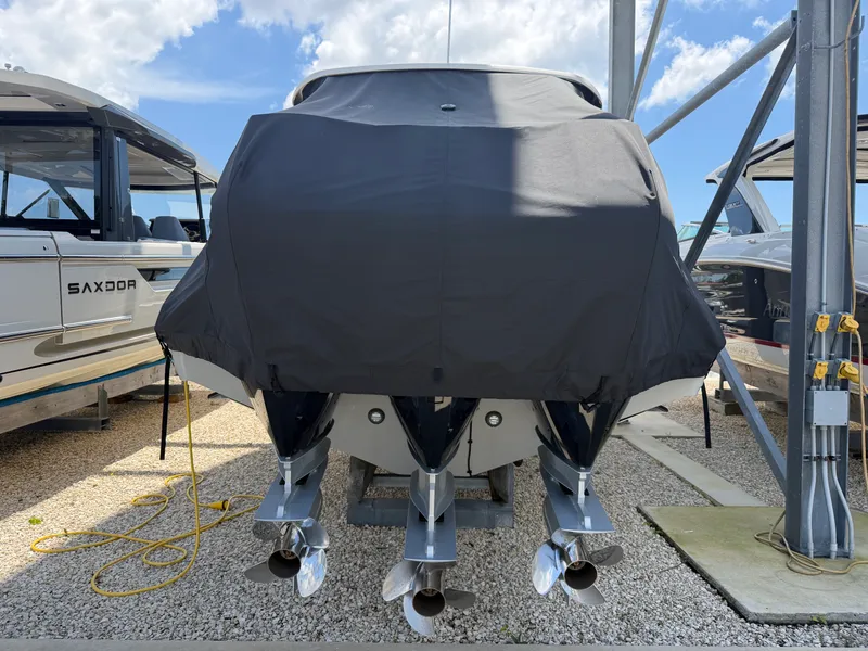 Slide: The Image of Boston Whaler 350 REALM 2025 - 6