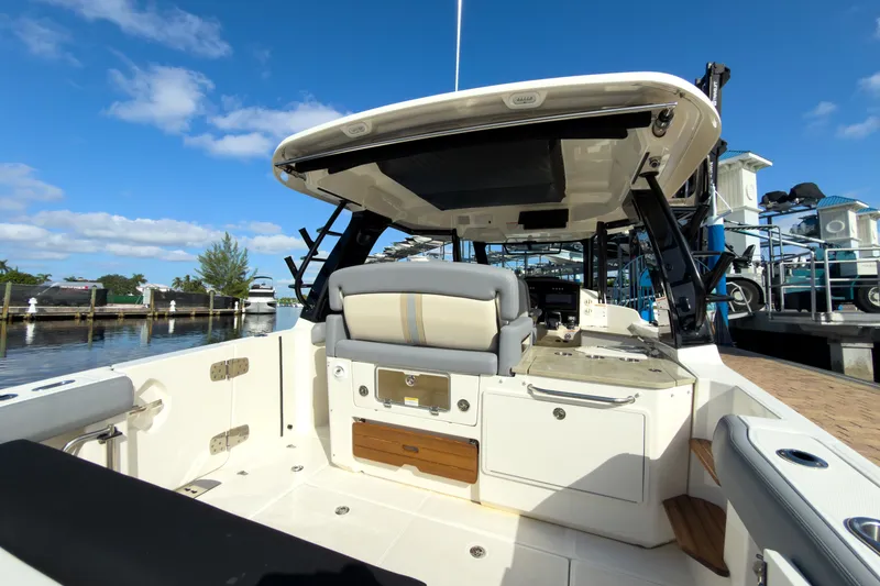 Slide: The Image of Boston Whaler 350 REALM 2025 - 17