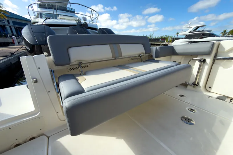 Slide: The Image of Boston Whaler 350 REALM 2025 - 21
