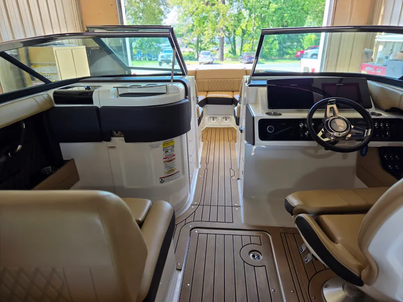 Slide: The Image of Sea Ray SLX 250 2020 - 6