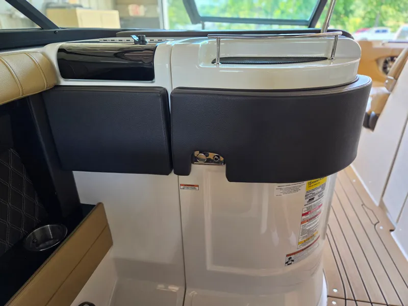 Slide: The Image of Sea Ray SLX 250 2020 - 13