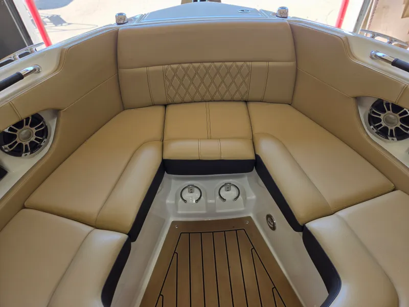 Slide: The Image of Sea Ray SLX 250 2020 - 15